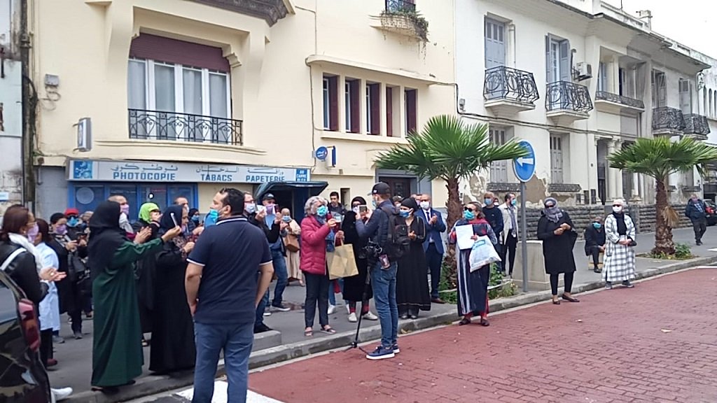 مغاربة يحتجون أمام قنصلية إيطاليا بالدار البيضاء بعد توقف منح التأشيرات