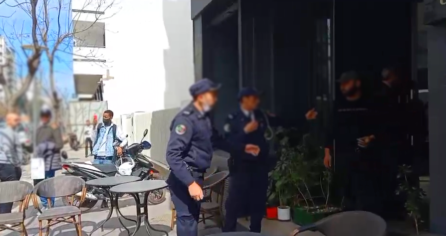الأمن يعتقل “وكالين رمضان” وعاملين بمطعم وسط الدار البيضاء