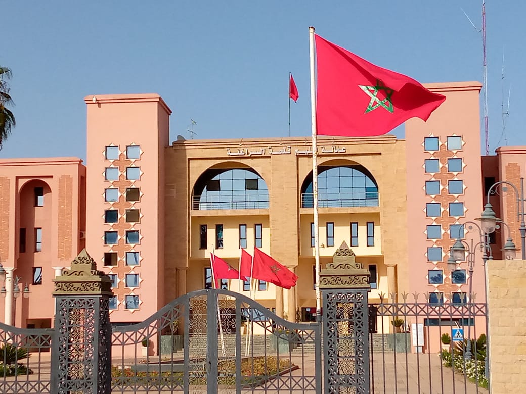 مقاول يهدد بالإنتحار داخل عمالة قلعة السراغنة 4 %D8%B3%D8%B1%D8%BA