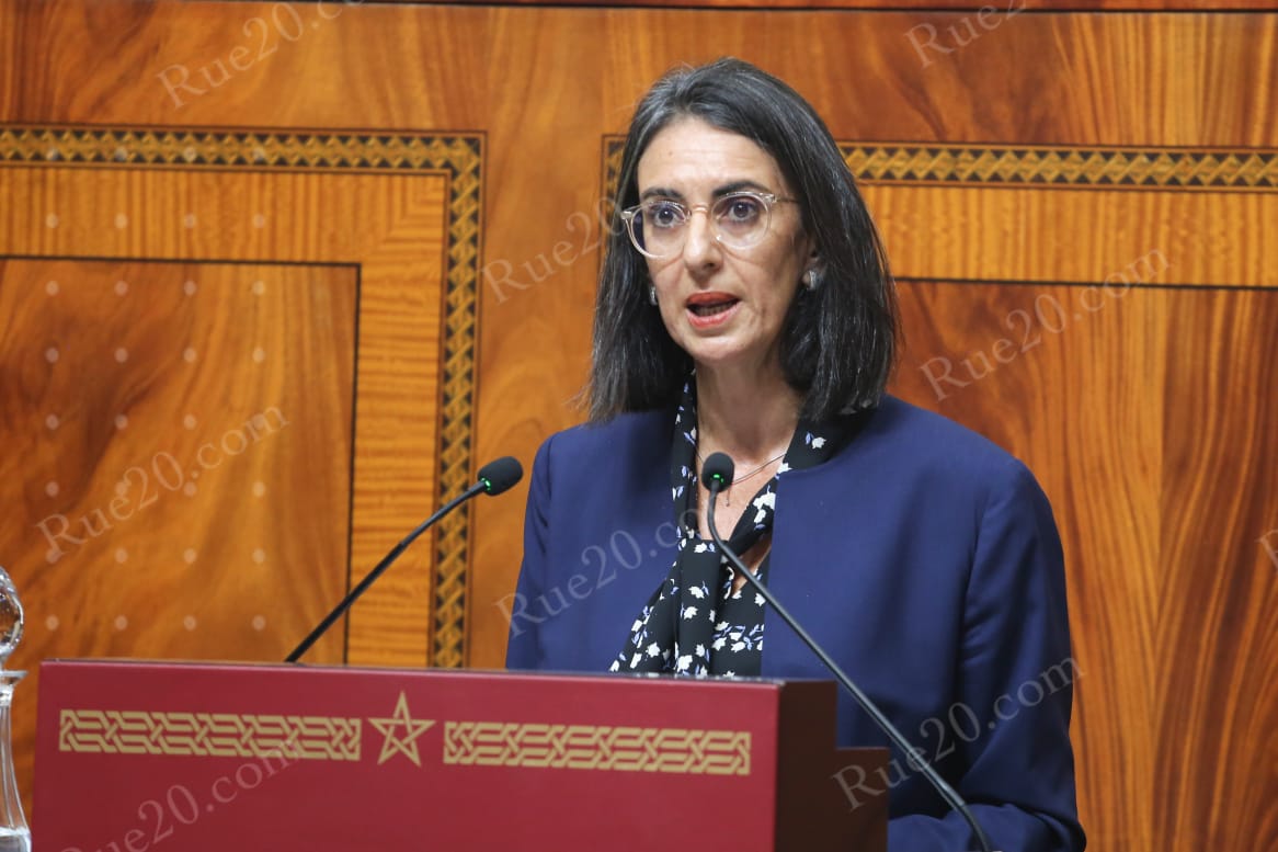 وزيرة الإقتصاد والمالية تتلقى خبر وفاة والدتها وهي في اجتماع بالبرلمان