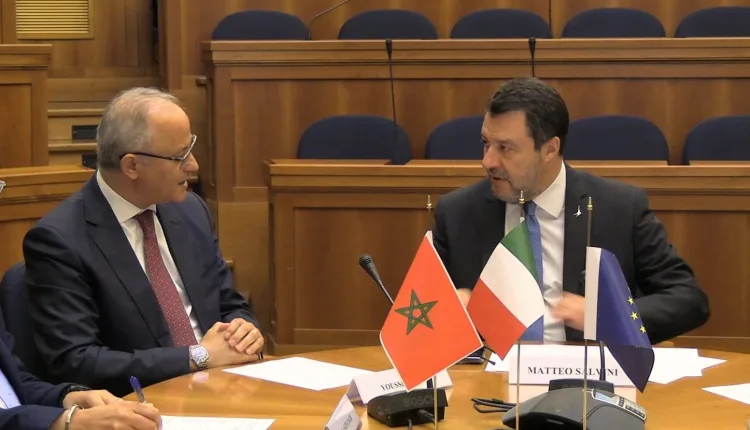 المغرب وإيطاليا يوقعان إتفاق الإعتراف المتبادل برخص السياقة لإستبدالها بالبلدين