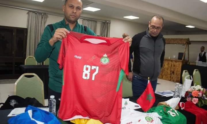 منتخب الشبان لكرة اليد يواجه الجزائر بقميص مرصع بخارطة المملكة في البطولة العربية بالدارالبيضاء