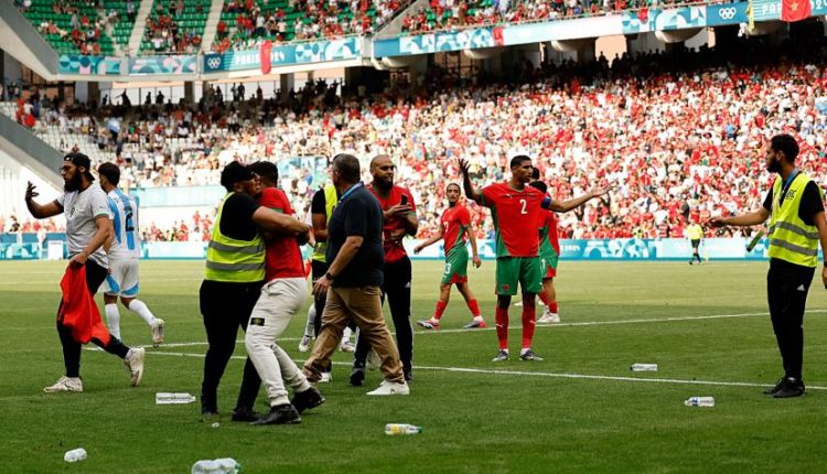 السلطات الفرنسية تحقق مع مشجعين مغاربة اقتحموا ملعب مباراة الأرجنتين