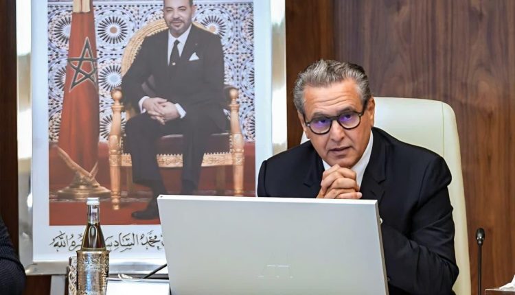 أخنوش ينهي القرارات اللاشعبية لحكومتي البيجيدي بإلغاء العمل بالساعة الإضافية والعودة الدائمة إلى الساعة القانونية