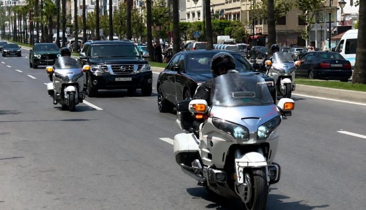 جلالة الملك يغادر طنجة متوجهاً إلى إقامته الصيفية بالمضيق
