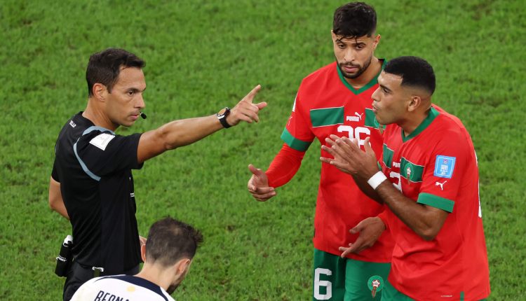 حكم ربع نهائي مونديال قطر بين المغرب والبرتغال يقود ربع نهائي المونديال بين المغرب وفرنسا