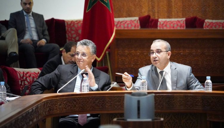 لجنة العدل تحسم أبرز تعديلات مشروع قانون المحاماة وسط تصاعد احتجاجات “أصحاب البذلة السوداء”